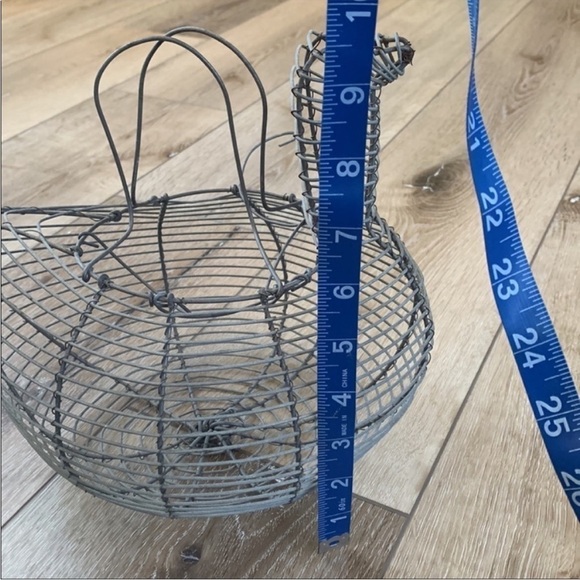 Rustic Farmhouse Chicken Metal Basket - Picture 6 of 7